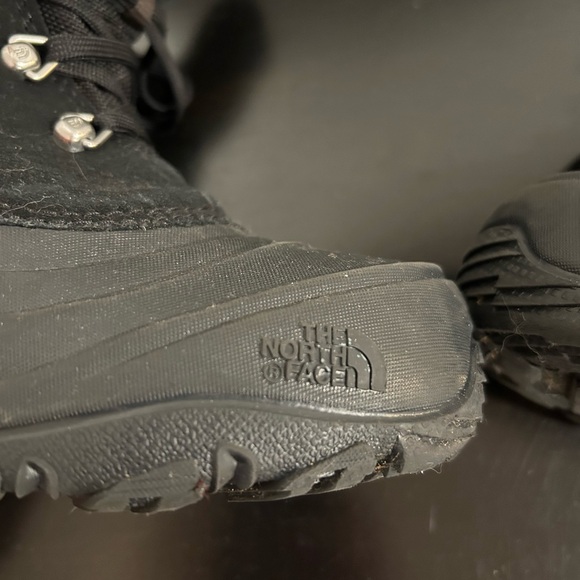 The North Face Black Insulated Winter Boots - big kids size 4 - Picture 8 of 13